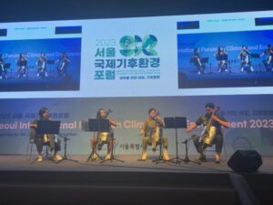 The upcycle music performance team performs “Permission to Dance” of BTS, a K-Pop band (Source: ICLEI)