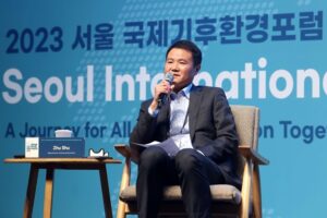 Mr. Shu Zhu moderates the ICLEI Session (Source: SMG)
