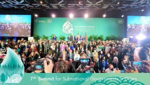 Group photo at the opening ceremony of Cities Summit 