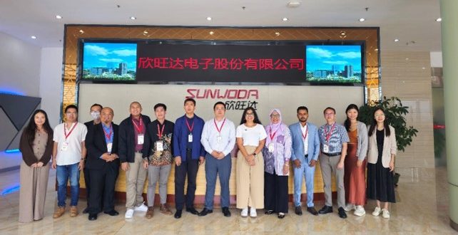 Symposium on Climate Neutral Cities and City-Business Collaboration and the senior management members from Sunwoda Electronics Group